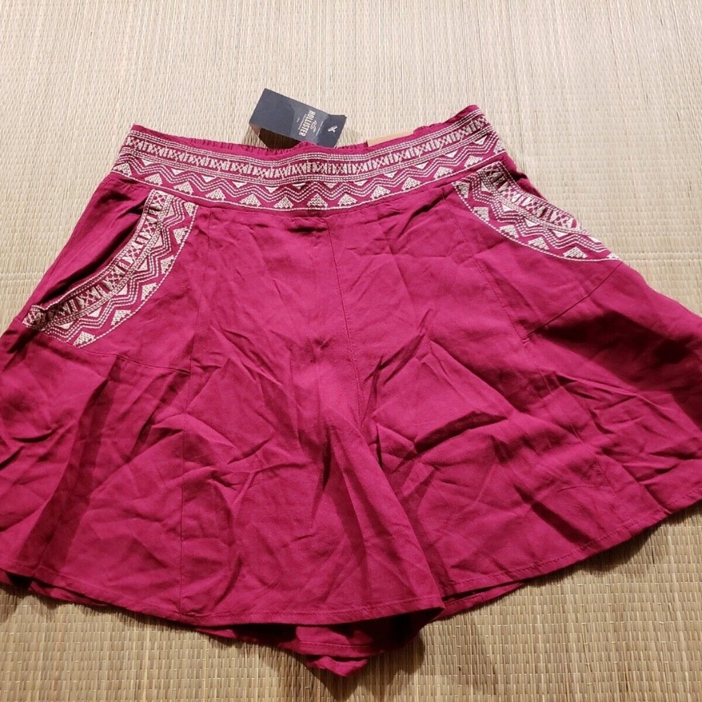 NWT Hollister Skater Skort XS Skirt with Shorts Pockets Pull on embroidered
